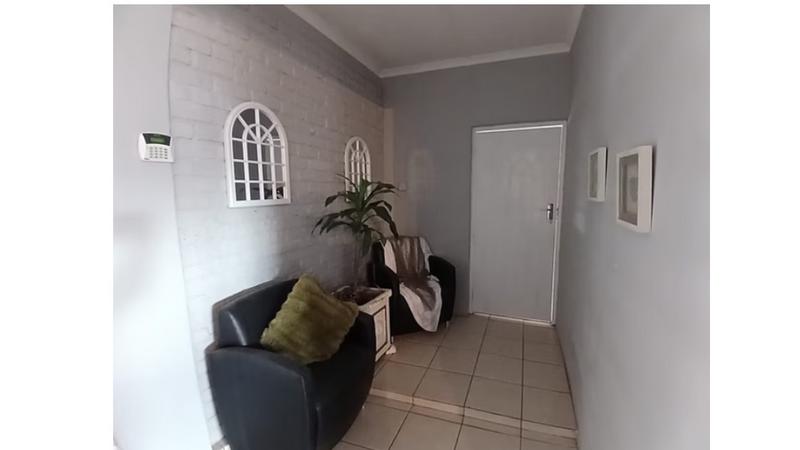 To Let 3 Bedroom Property for Rent in Uitenhage Eastern Cape